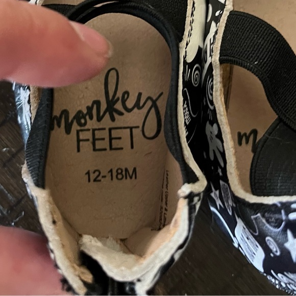 Monkey Feet Girls 12-18M Disney Mickey Print Zip Back Ballet Flat Black & White - Picture 5 of 6